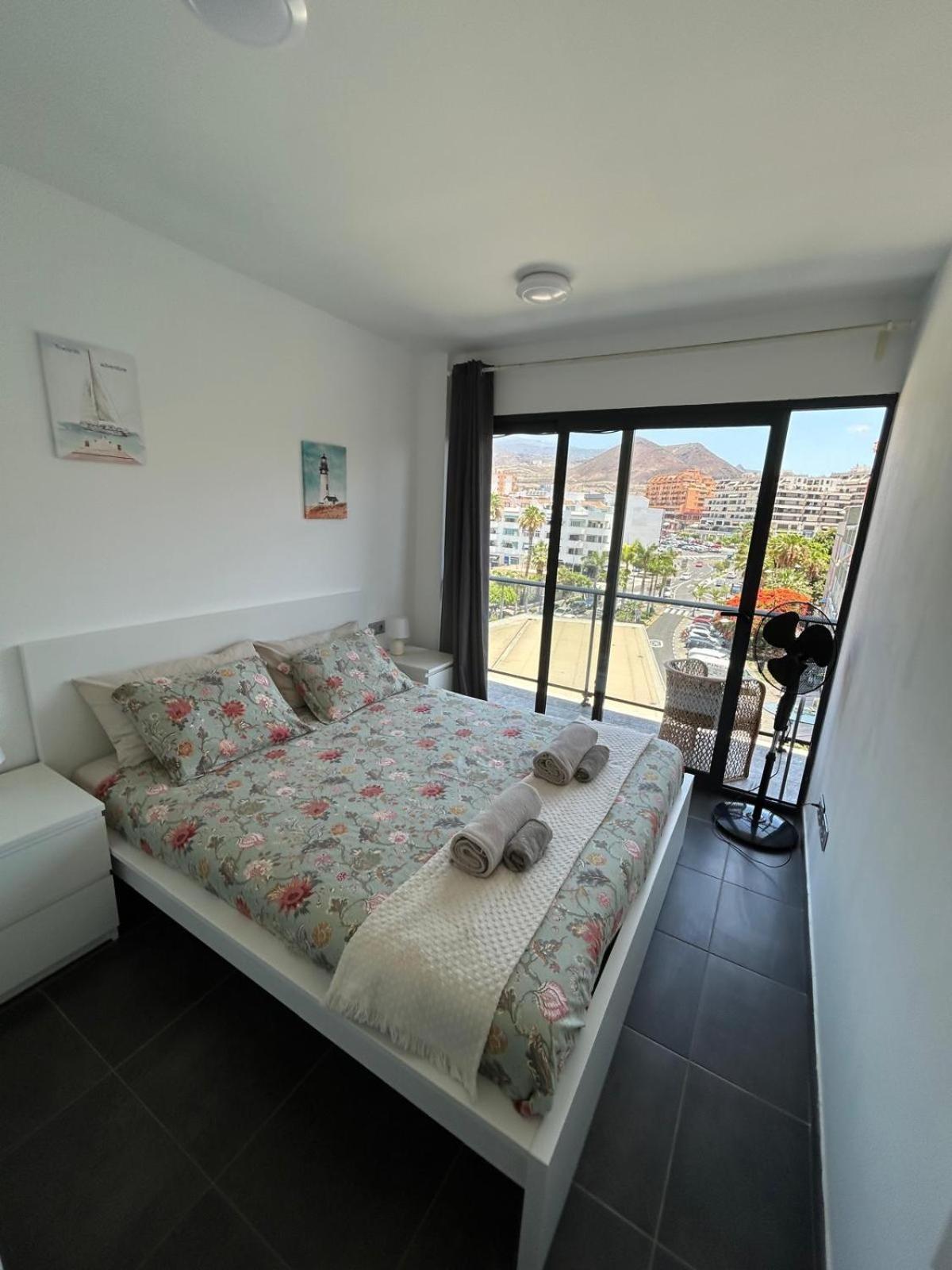 New Center Cristianos Apartment *